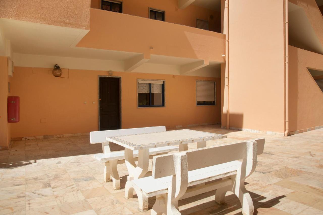 Sao Bernardino Beach House Atouguia Da Baleia Exterior foto
